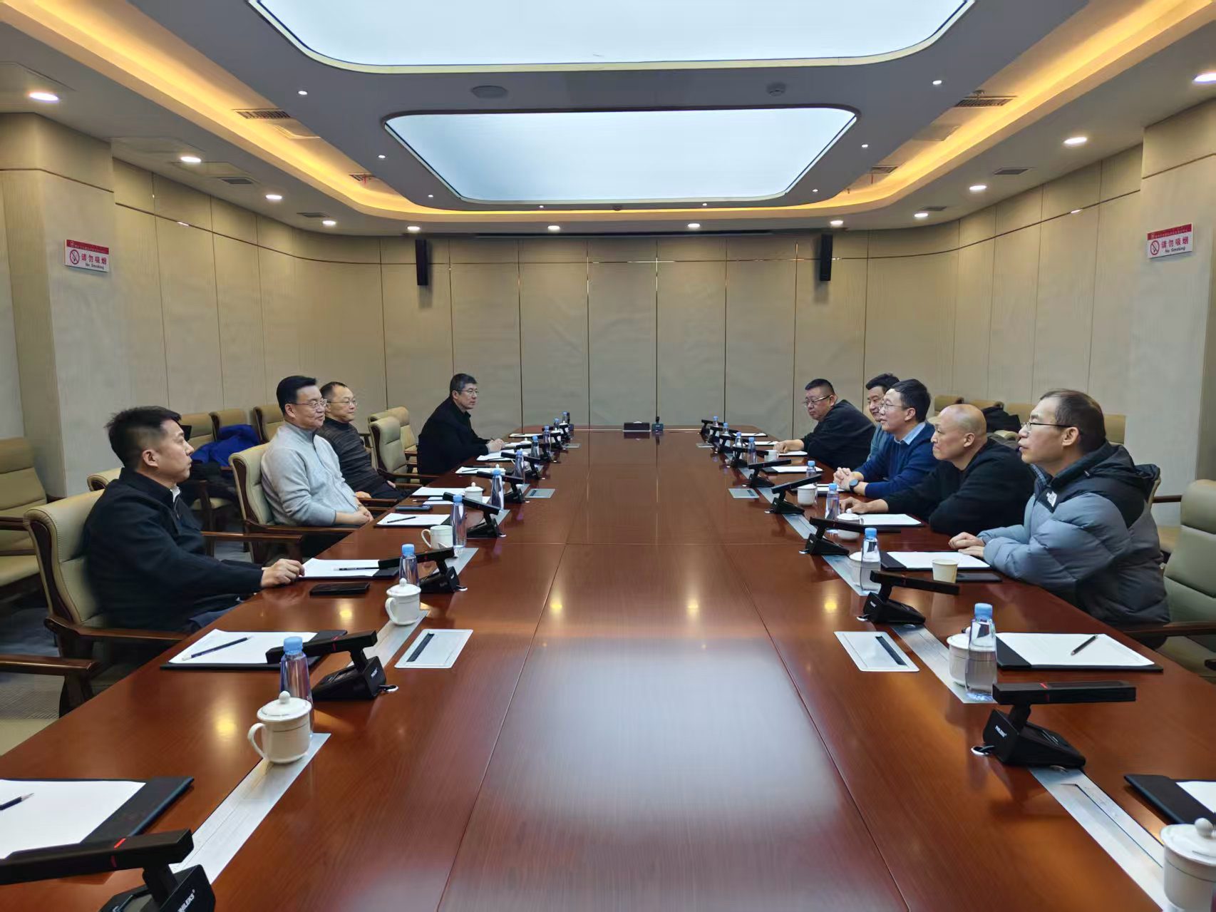 中国财务公司协会党委书记、常务副会长朱进元一行赴内蒙古察右后旗开展定点帮扶工作调研