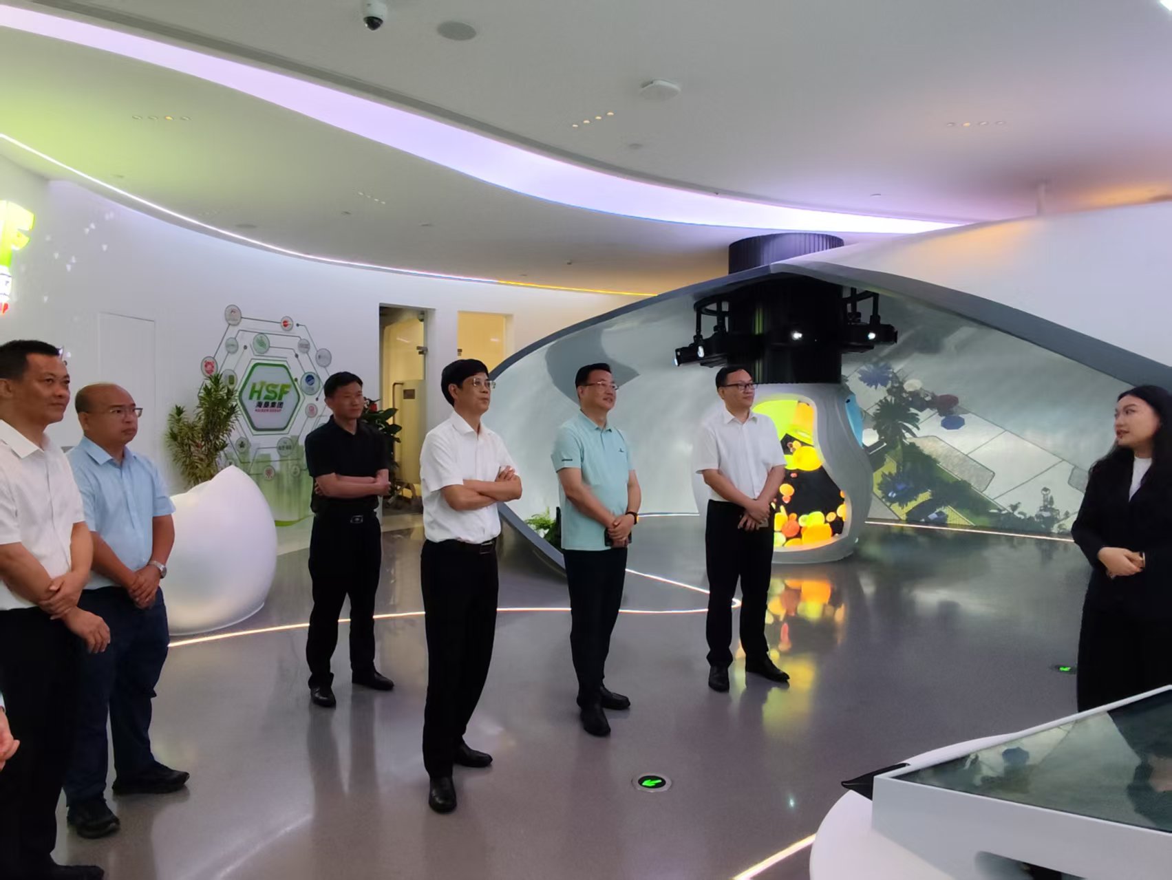 中国财务公司协会党委书记、常务副会长朱进元赴海南地区财务公司调研